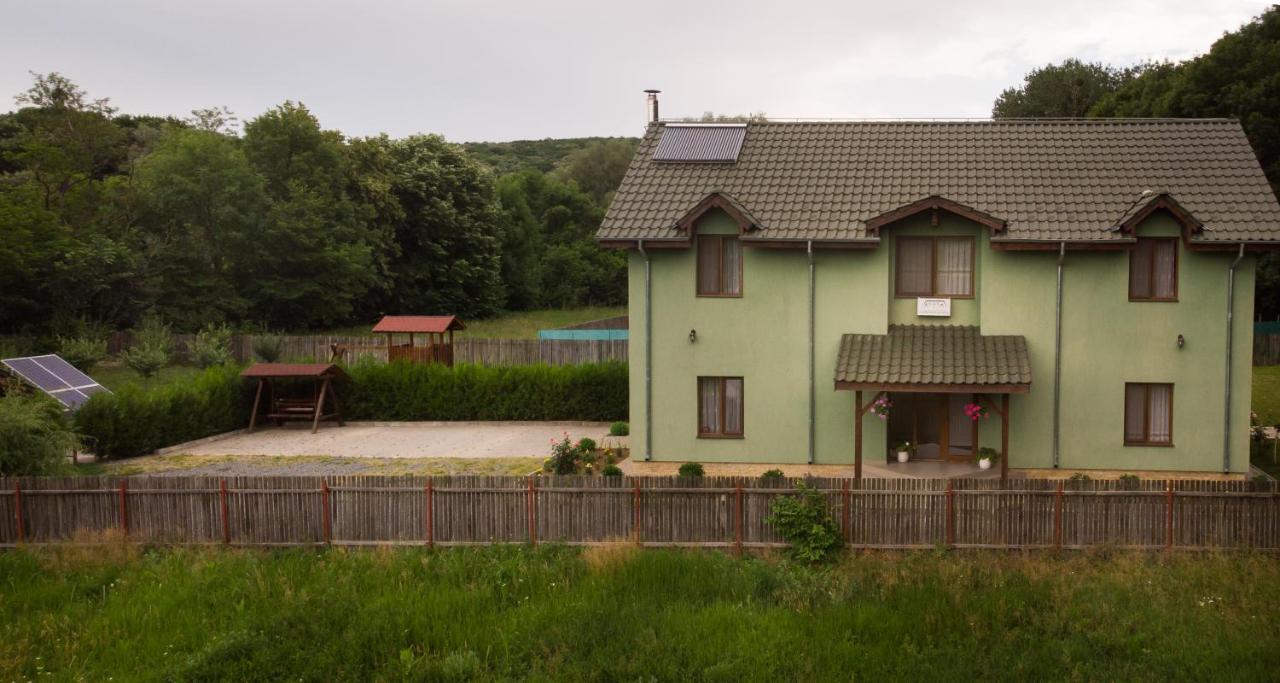 Agropensiunea Cetatuia Luncavita Esterno foto