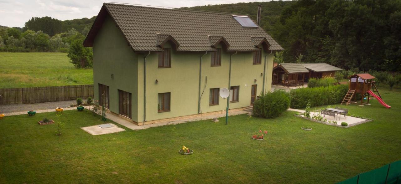 Agropensiunea Cetatuia Luncavita Esterno foto