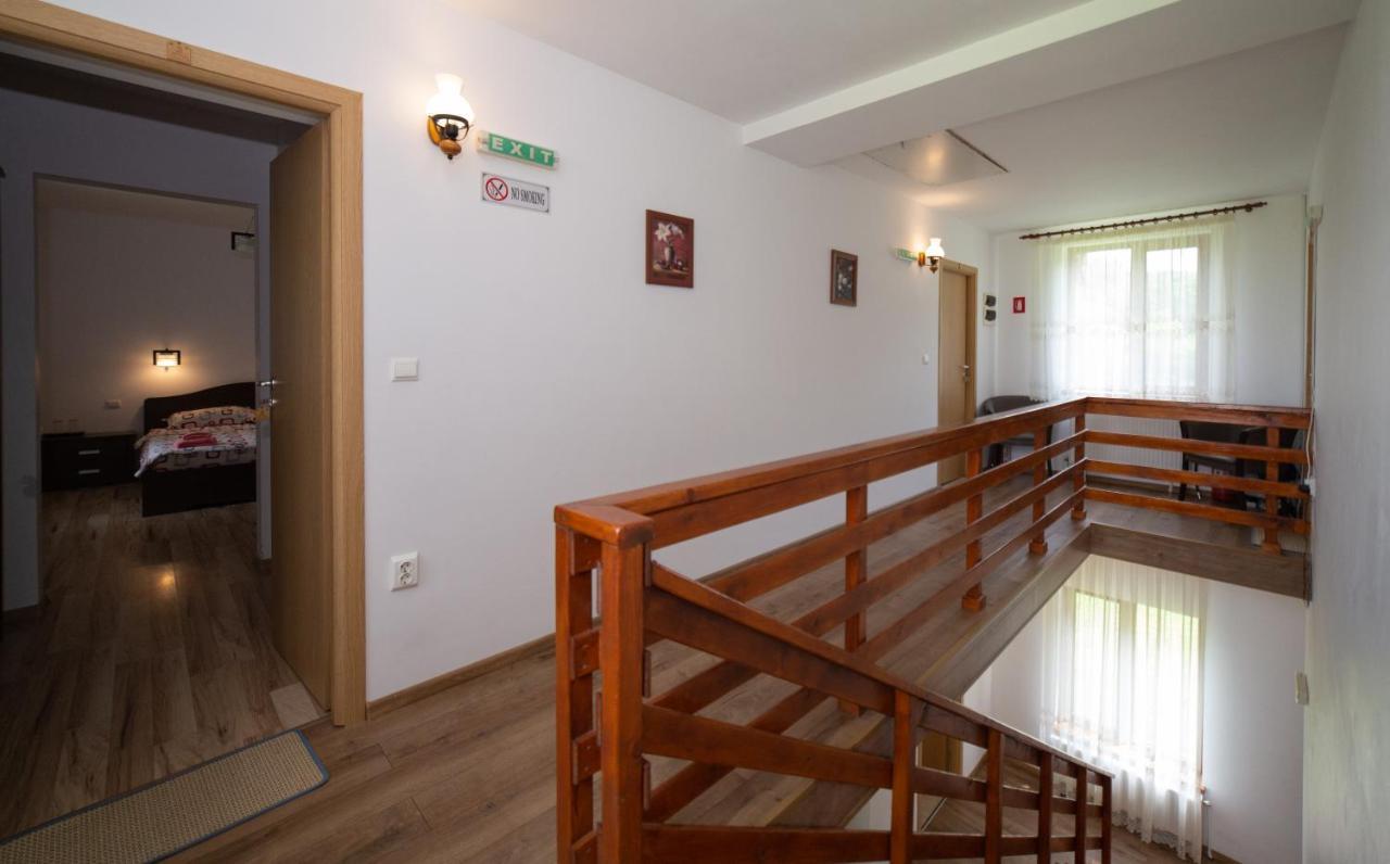 Agropensiunea Cetatuia Luncavita Esterno foto